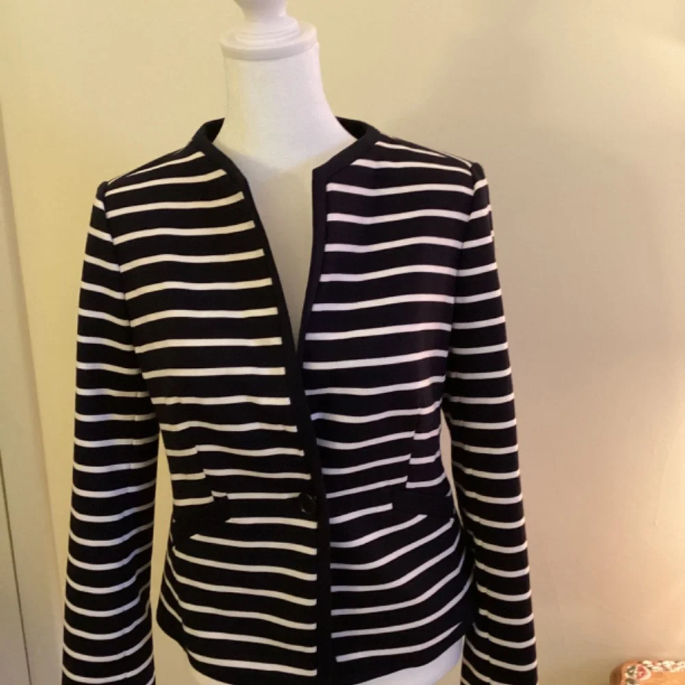 The Limited NWT navy blue / white striped blazer - Picture 3 of 4